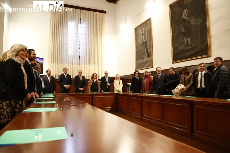Acto en el Edificio Histórico de la Universidad de Salamanca para la adhesión al manifiesto 'Todos contra el cáncer'. Foto de David Sañudo