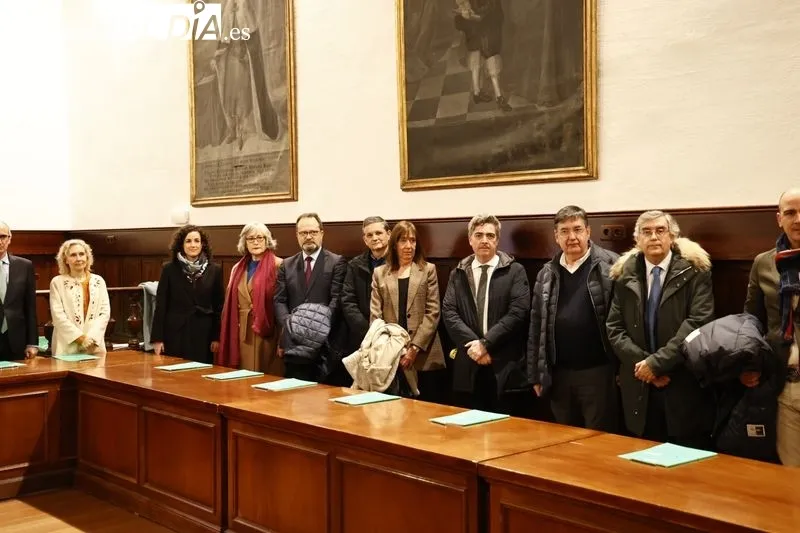 Acto en el Edificio Histórico de la Universidad de Salamanca para la adhesión al manifiesto 'Todos contra el cáncer'. Foto de David Sañudo