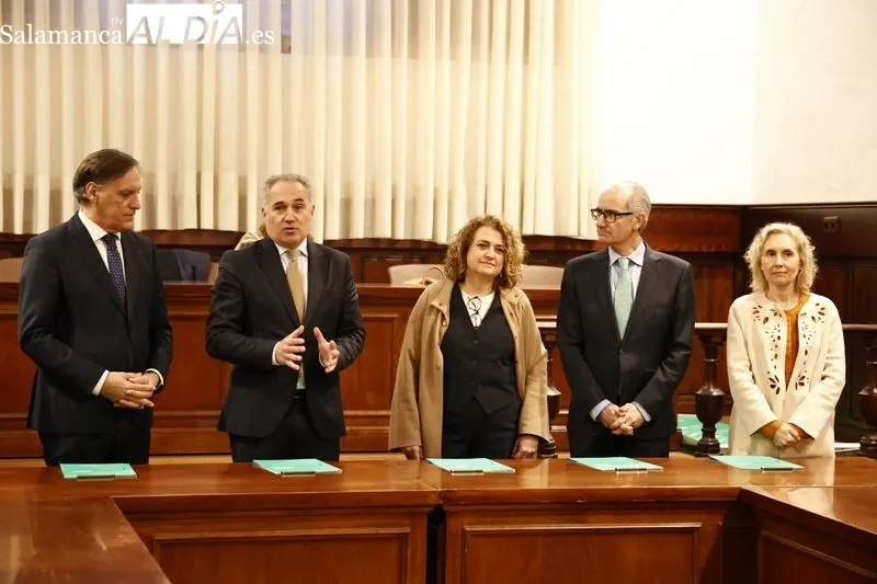 Acto en el Edificio Histórico de la Universidad de Salamanca para la adhesión al manifiesto 'Todos contra el cáncer'. Foto de David Sañudo