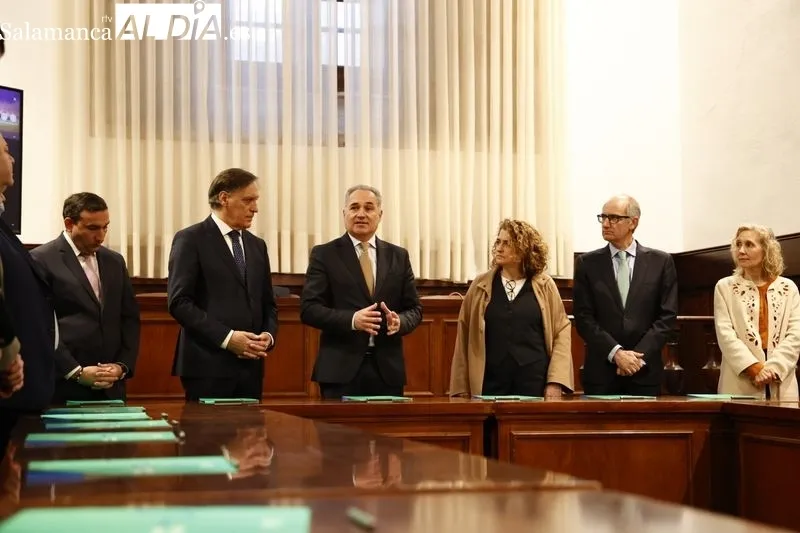 Acto en el Edificio Histórico de la Universidad de Salamanca para la adhesión al manifiesto 'Todos contra el cáncer'. Foto de David Sañudo