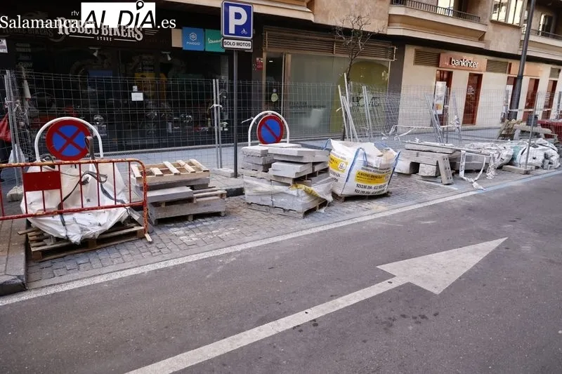 Obras de peatonalización de la calle Íscar Peyra. Foto de David Sañudo