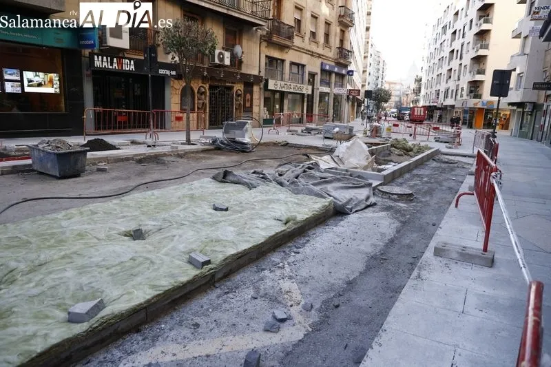 Obras de peatonalización de la calle Íscar Peyra. Foto de David Sañudo