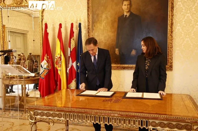 Presentación en el Ayuntamiento del acuerdo entre el Museo DA2 de Salamanca y la Fundación Coca-Cola. Foto de David Sañudo