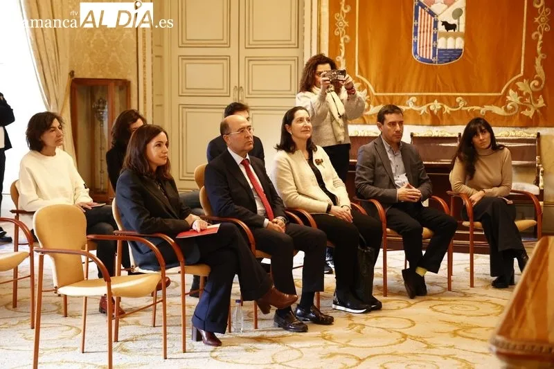 Presentación en el Ayuntamiento del acuerdo entre el Museo DA2 de Salamanca y la Fundación Coca-Cola. Foto de David Sañudo