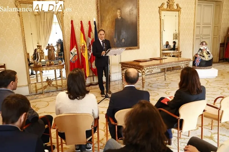 Presentación en el Ayuntamiento del acuerdo entre el Museo DA2 de Salamanca y la Fundación Coca-Cola. Foto de David Sañudo