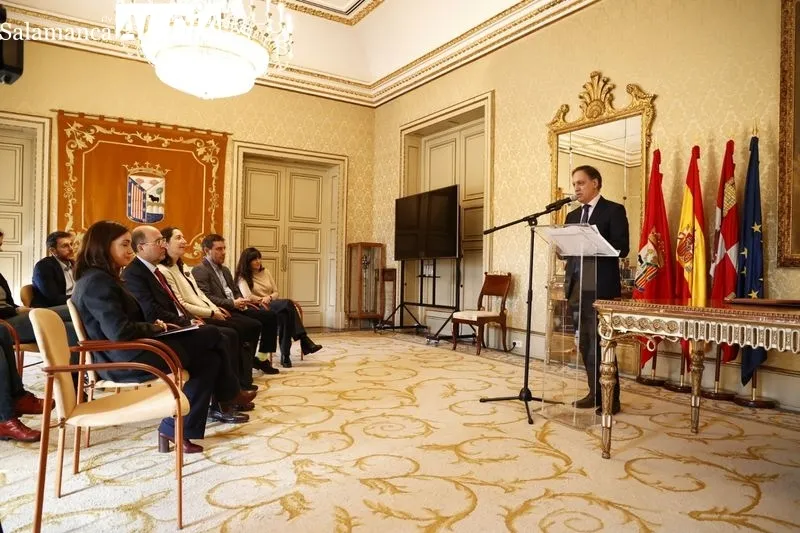 Presentación en el Ayuntamiento del acuerdo entre el Museo DA2 de Salamanca y la Fundación Coca-Cola. Foto de David Sañudo