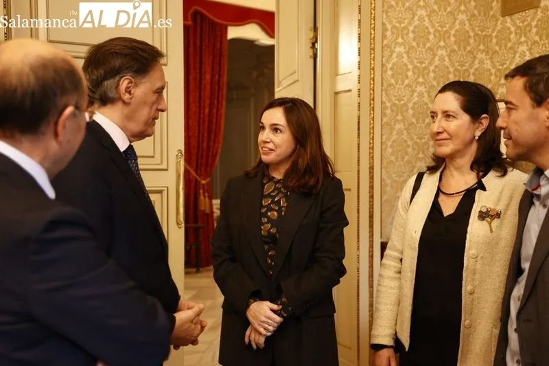 Presentación en el Ayuntamiento del acuerdo entre el Museo DA2 de Salamanca y la Fundación Coca-Cola. Foto de David Sañudo