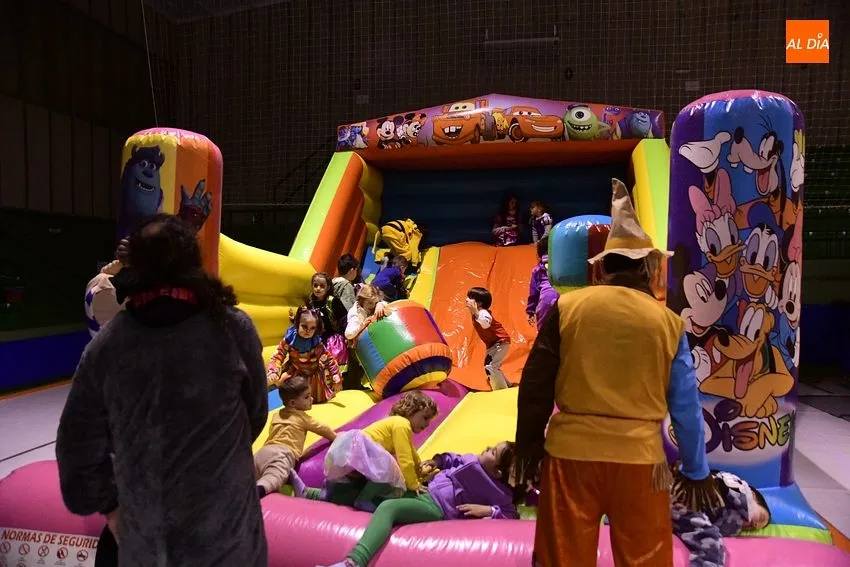 Foto 10 - El baile de disfraces infantil est&aacute; tambi&eacute;n de vuelta al Carnaval
