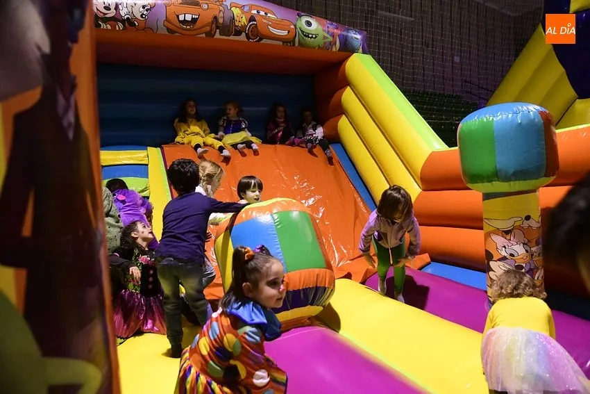 Foto 11 - El baile de disfraces infantil est&aacute; tambi&eacute;n de vuelta al Carnaval