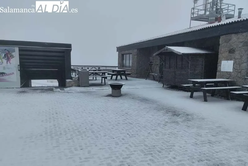 Foto 4 - La Covatilla amanece con el blanco de la nieve