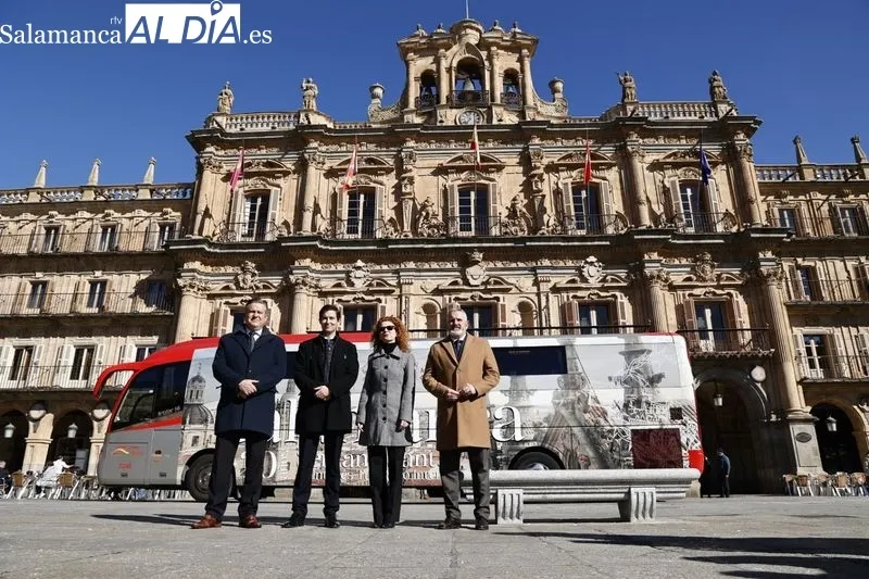 Autobuses del Grupo Avanza que promocionarán la Semana Santa de Salamanca. Foto de David Sañudo