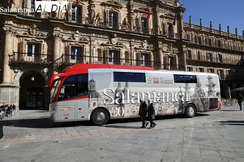 Autobuses del Grupo Avanza que promocionarán la Semana Santa de Salamanca. Foto de David Sañudo