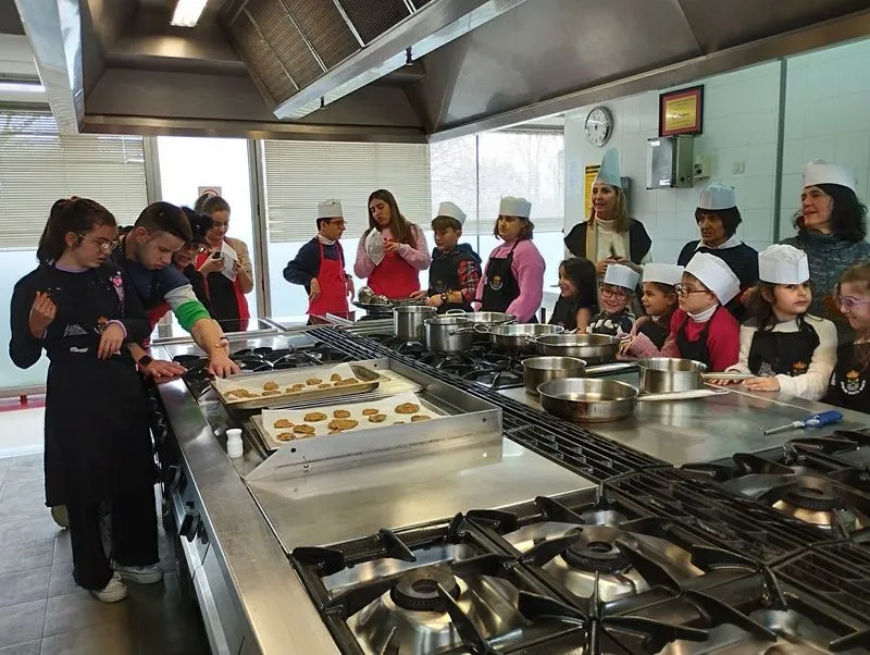 Foto 6 - 15 ni&ntilde;os con discapacidad visual y ceguera aprenden a cocinar en la Escuela de Hosteler&iacute;a de Santa Marta