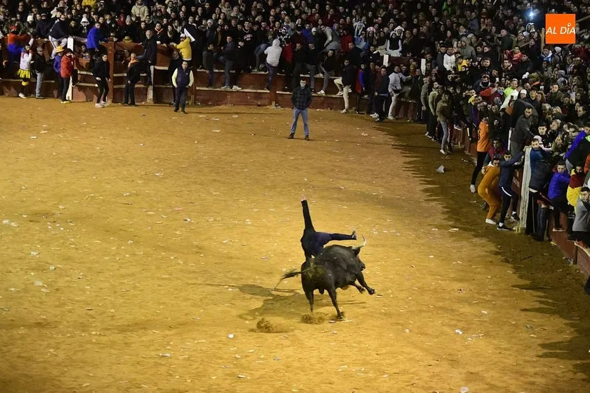 Foto 6 - Los toros de Jos&eacute; Cruz abren el fuego dando oportunidades a recortadores y maletillas