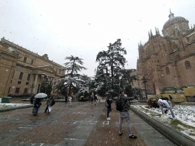 Nieve en la plaza de Anaya. Foto David Sañudo