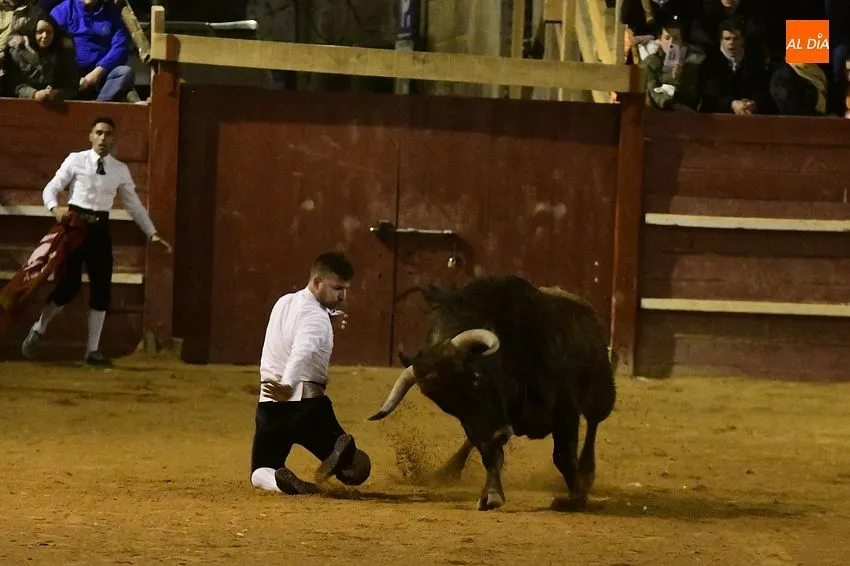 Foto 8 - Luis Juanela se lleva el Concurso de Recortes, que tuvo un enorme susto al meterse un toro en un burladero