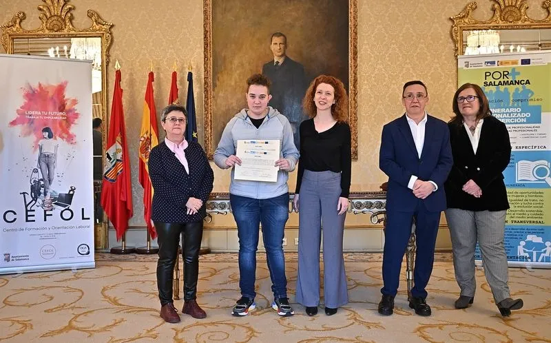 Entrega de diplomas de CEFOL en el Ayuntamiento
