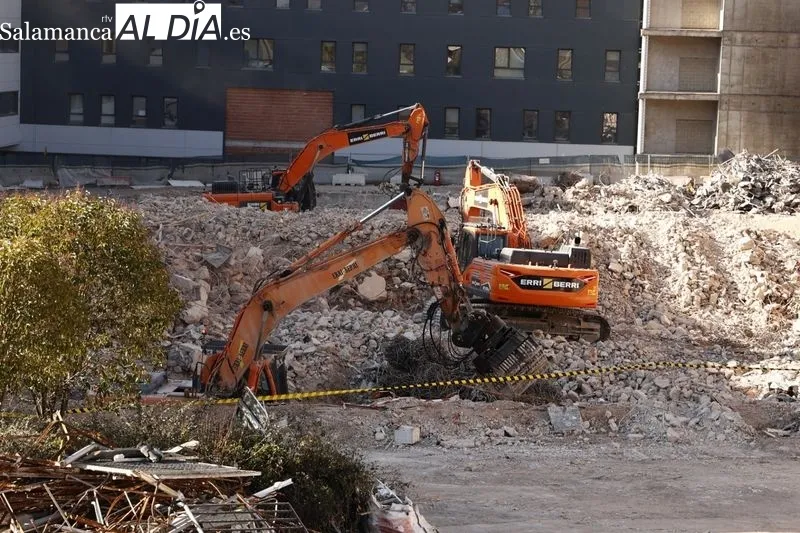 Derribo del antiguo Hospital Clínico de Salamanca. Foto de David Sañudo