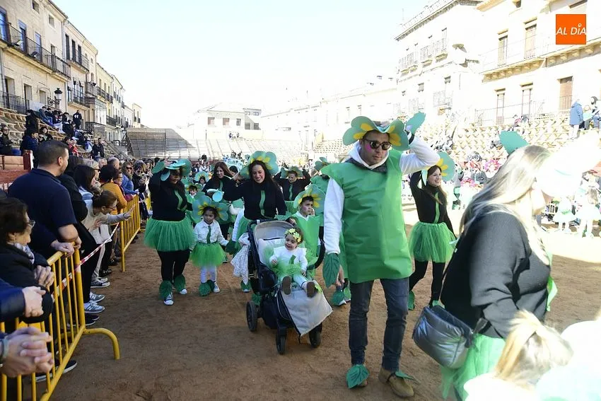 Foto 11 - Misioneras-Santa Teresa apuesta en su desfile por el medio ambiente y la sostenibilidad 