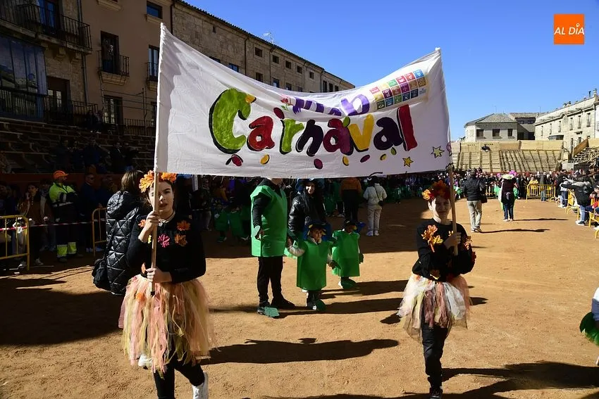 Foto 3 - Misioneras-Santa Teresa apuesta en su desfile por el medio ambiente y la sostenibilidad 