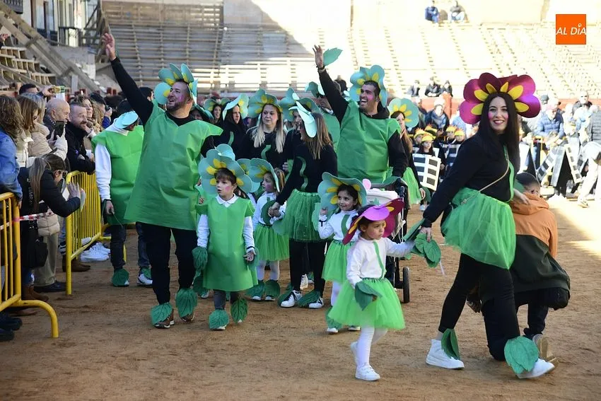 Foto 9 - Misioneras-Santa Teresa apuesta en su desfile por el medio ambiente y la sostenibilidad 