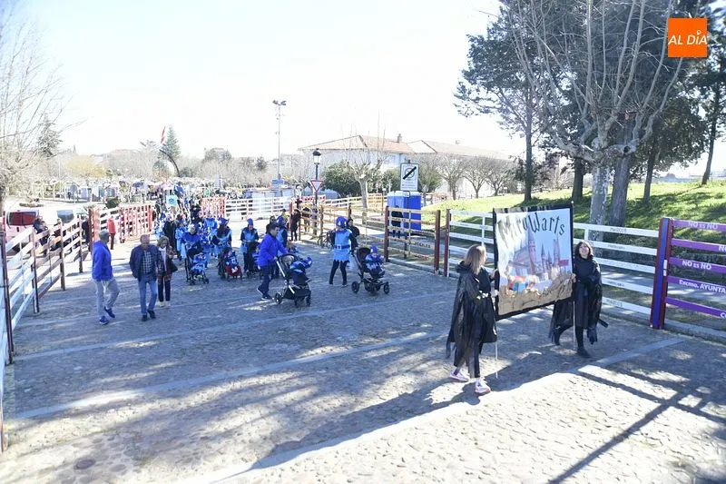 Foto 3 - El universo Harry Potter envuelve el pasacalles del Colegio Mir&oacute;briga