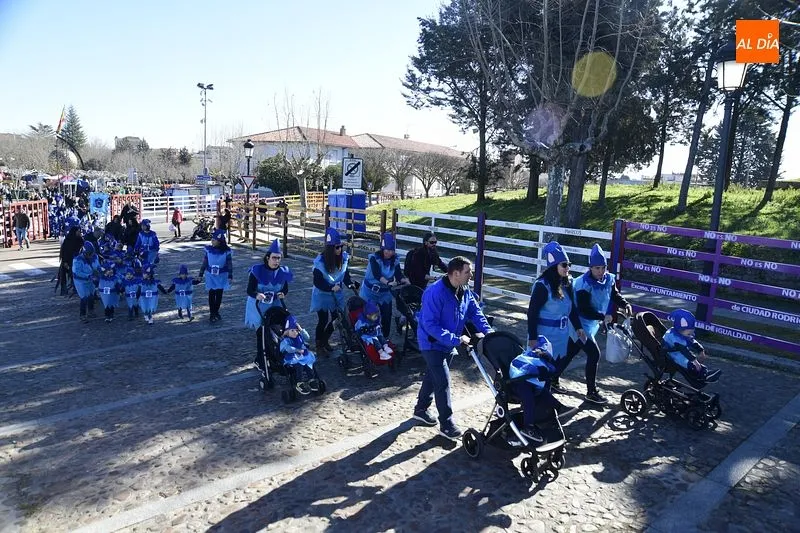 Foto 4 - El universo Harry Potter envuelve el pasacalles del Colegio Mir&oacute;briga