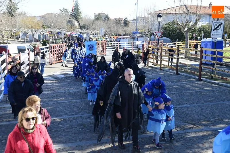 Foto 6 - El universo Harry Potter envuelve el pasacalles del Colegio Mir&oacute;briga