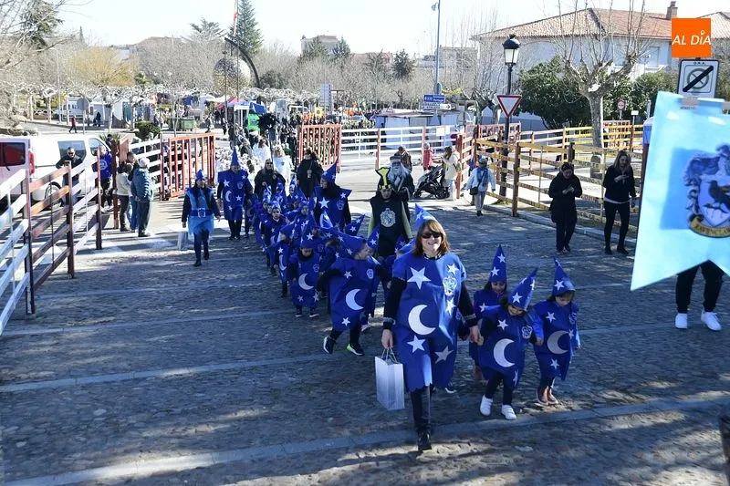 Foto 8 - El universo Harry Potter envuelve el pasacalles del Colegio Mir&oacute;briga