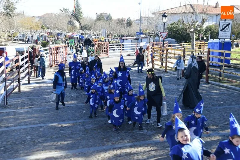 Foto 9 - El universo Harry Potter envuelve el pasacalles del Colegio Mir&oacute;briga