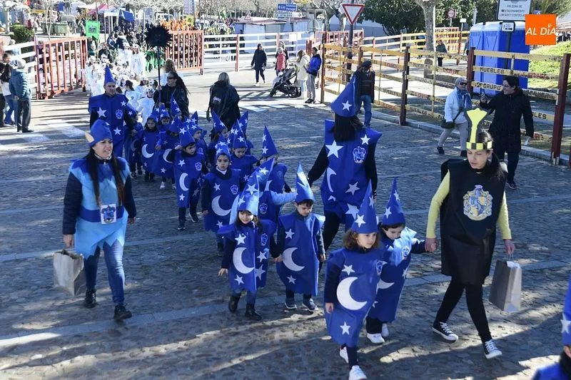 Foto 10 - El universo Harry Potter envuelve el pasacalles del Colegio Mir&oacute;briga