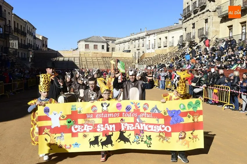 Foto 3 - El Colegio San Francisco pone a desfilar animales de todos los rincones del planeta