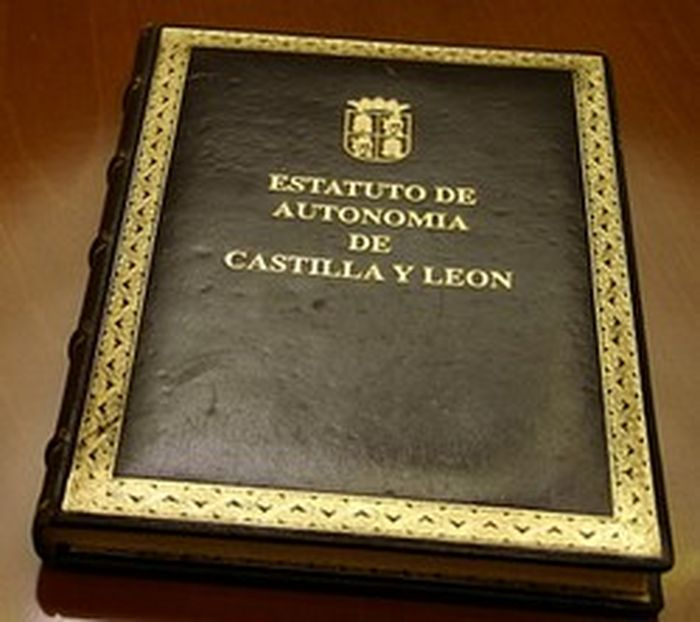 El Estatuto de Castilla y León cumple el sábado cuatro décadas tras tres reformas a sus espaldas, la última hace 16 años