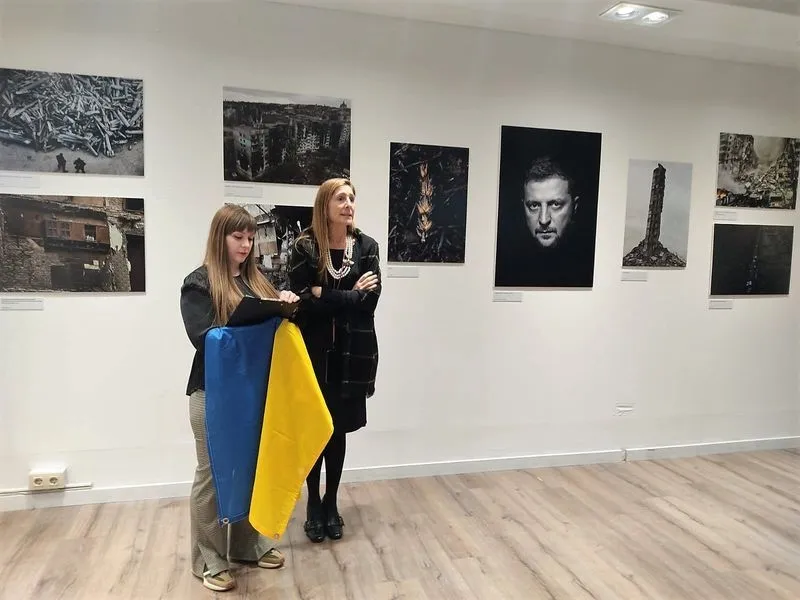 Exposición sobre la invasión de Ucrania en el Centro Comercial El Tormes