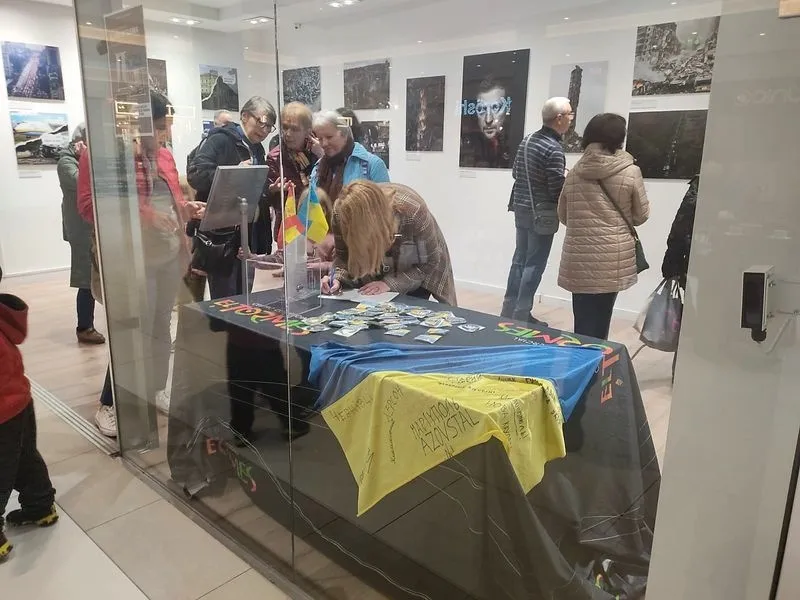 Exposición sobre la invasión de Ucrania en el Centro Comercial El Tormes