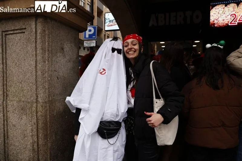 Estudiantes de Psicología en la Gran Vía de Salamanca. Foto de David Sañudo