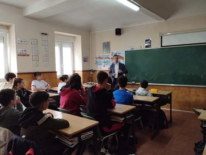 Foto 2 - El proyecto de inclusi&oacute;n "UNA SOLA VOZ" del Mar&iacute;a Auxiliadora de B&eacute;jar recibe el apoyo del medallista paral&iacute;mpico Enrique S&aacute;nchez-Guijo
