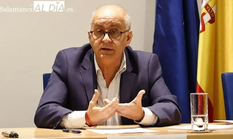 Charla de Joaquín Merchán Bermejo, vicepresidente 1º del Consejo General de Graduados Sociales, en el Colegio Oficial de Graduados Sociales de Salamanca. Foto de David Sañudo