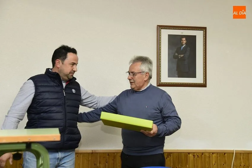 Momento del homenaje al secretario jubilado de Morasverdes/ Fotos: Adrián M.Pastor