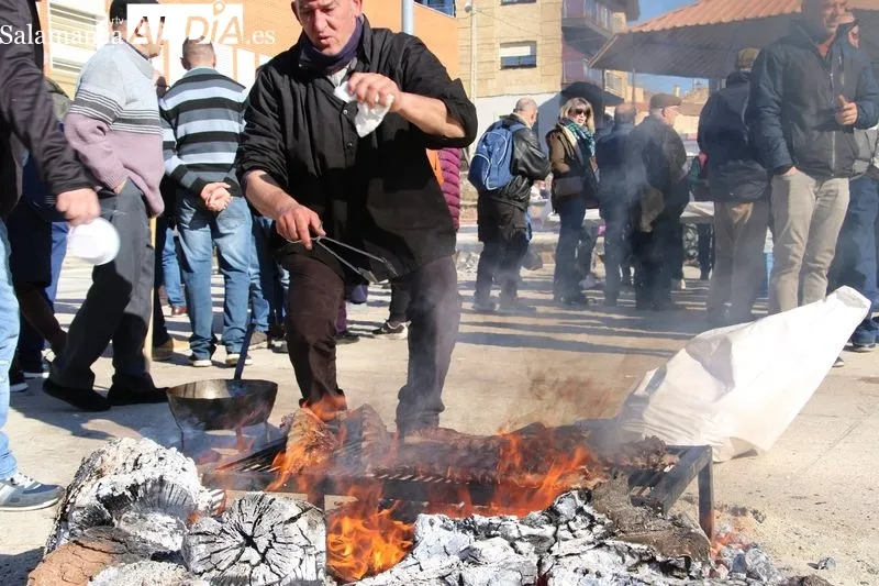 Foto 6 - Participativa matanza tradicional en Galinduste