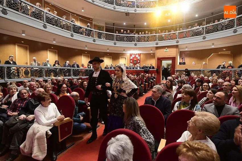 Foto 9 - Cristina S&aacute;nchez conquista el ruedo del Teatro exponiendo sus lazos de uni&oacute;n con Mir&oacute;briga