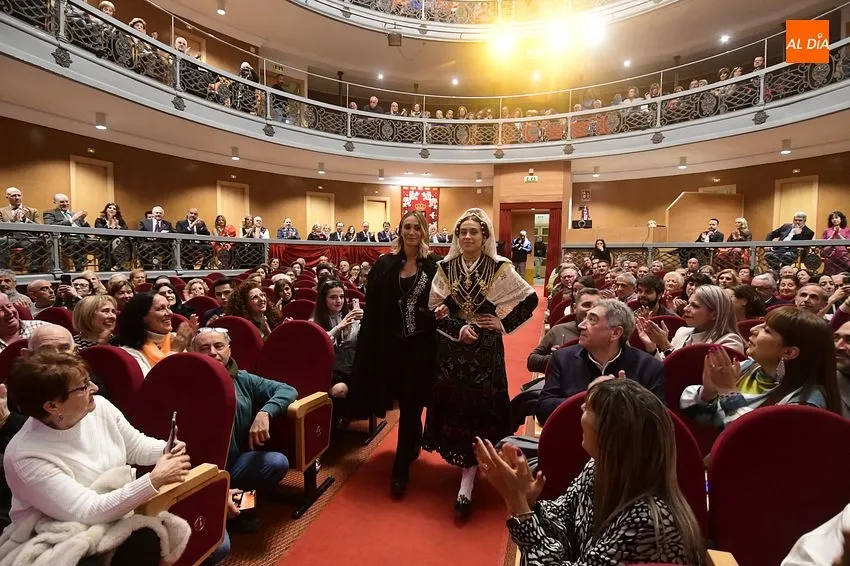 Foto 8 - Cristina S&aacute;nchez conquista el ruedo del Teatro exponiendo sus lazos de uni&oacute;n con Mir&oacute;briga