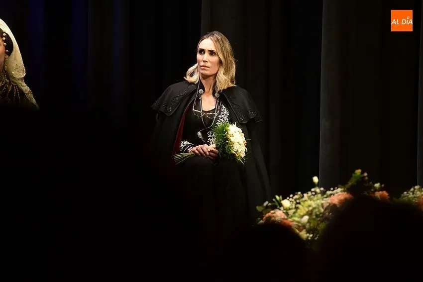 Foto 3 - Cristina S&aacute;nchez conquista el ruedo del Teatro exponiendo sus lazos de uni&oacute;n con Mir&oacute;briga