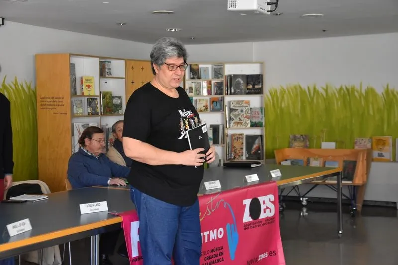 La mesa redonda 'Los viejos rockeros nunca mueren' recuerda a los pioneros del rock en Salamanca | FOTOS: Fernando Sánchez Gómez