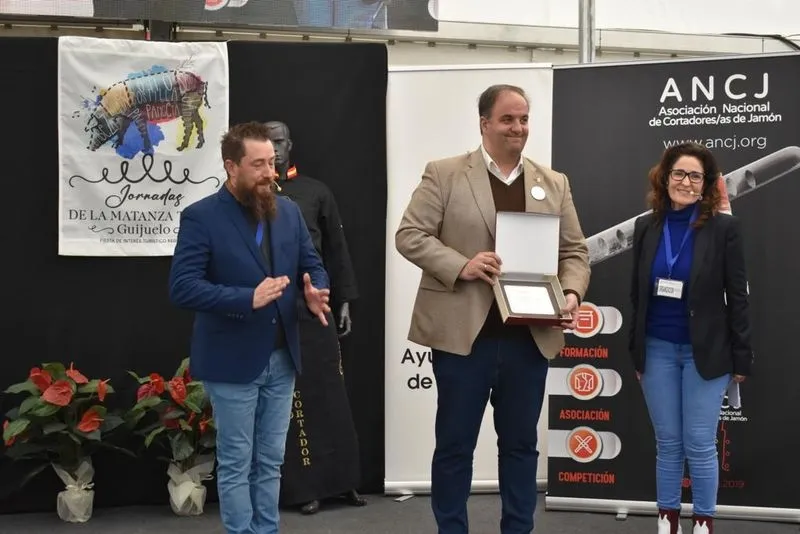 Desiderio Sebastián, ganador del XIII Campeonato de cortadores de jamón de Guijuelo
