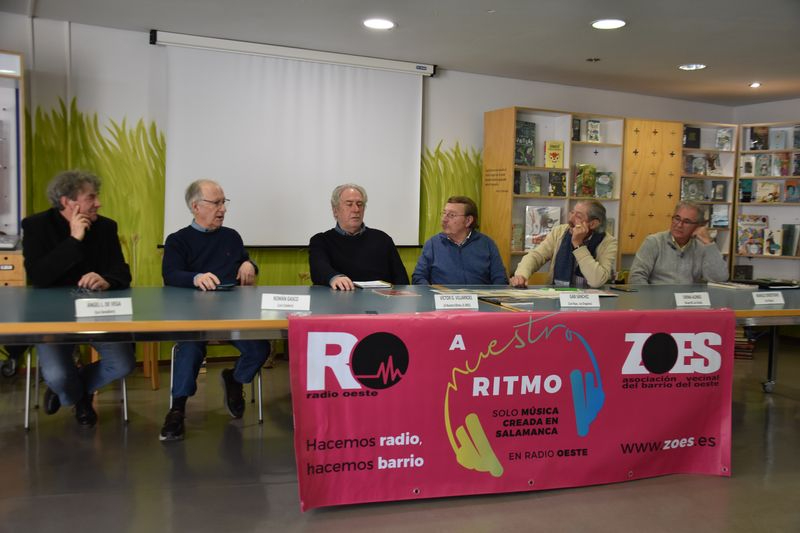 La mesa redonda 'Los viejos rockeros nunca mueren' recuerda a los pioneros del rock en Salamanca | FOTOS: Fernando Sánchez Gómez