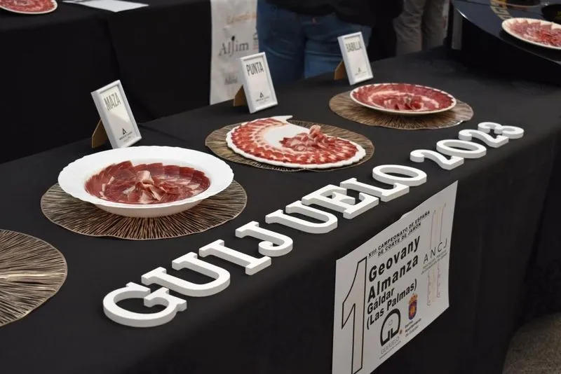 Desiderio Sebastián, ganador del XIII Campeonato de cortadores de jamón de Guijuelo