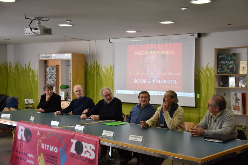 La mesa redonda 'Los viejos rockeros nunca mueren' recuerda a los pioneros del rock en Salamanca | FOTOS: Fernando Sánchez Gómez