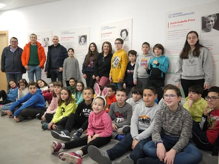 Una exposición sobre la aportación femenina a la historia de la microbiología como protagonista del Día Internacional de la Mujer y la Niña en la Ciencia