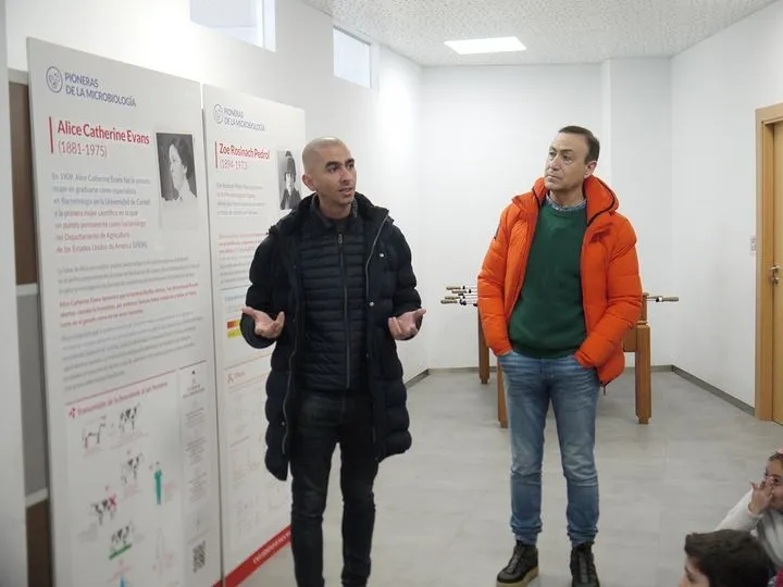 Una exposición sobre la aportación femenina a la historia de la microbiología como protagonista del Día Internacional de la Mujer y la Niña en la Ciencia